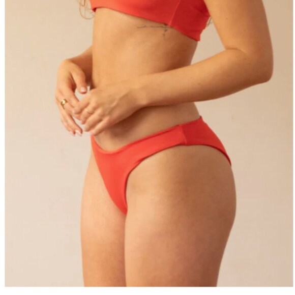 Londre The Bandeau and the Sleek Scrunch Bottoms - Medium - Chili Pepper - Picture 4 of 6